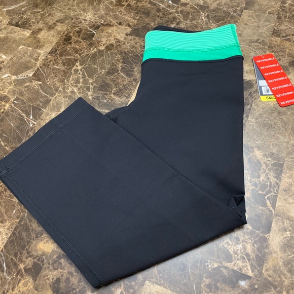 Kirkland Signature Capri Pant Size Small - Picture 4 of 8